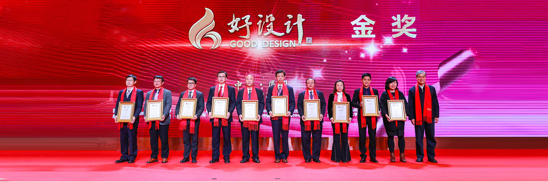 The latest XGC11000 crawler crane won the Gold Award for GOOD DESIGN